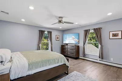 16 West Street, West Islip, NY 11795 - Photo 13