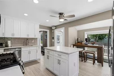 16 West Street, West Islip, NY 11795 - Photo 5
