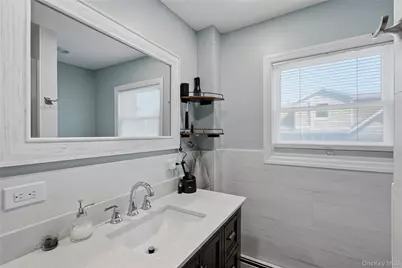 16 West Street, West Islip, NY 11795 - Photo 15