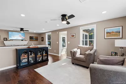 16 West Street, West Islip, NY 11795 - Photo 11