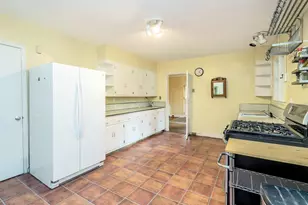 87 Robinson Ave, Glen Cove, NY 11542 - Photo 15