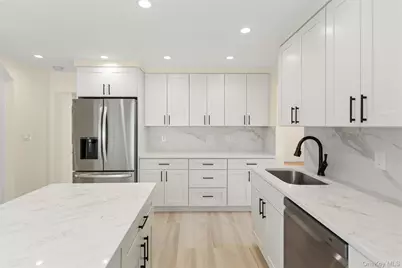 15 Locust Road, Old Bethpage, NY 11804 - Photo 11
