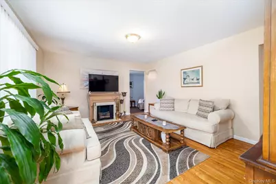 265 W Windsor Parkway, Oceanside, NY 11572 - Photo 5