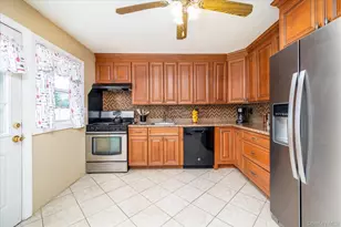 265 W Windsor Pkwy, Oceanside, NY 11572 - Photo 9