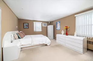 265 W Windsor Pkwy, Oceanside, NY 11572 - Photo 17