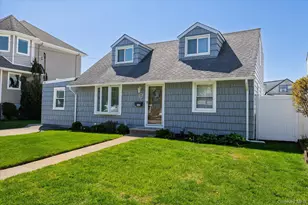 265 W Windsor Pkwy, Oceanside, NY 11572 - Photo 3
