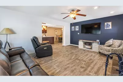 33 Peachtree Lane, Hicksville, NY 11801 - Photo 11