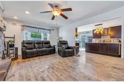 33 Peachtree Lane, Hicksville, NY 11801 - Photo 7