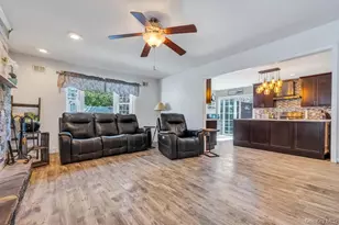 33 Peachtree Ln, Hicksville, NY 11801 - Photo 7