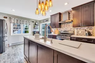 33 Peachtree Ln, Hicksville, NY 11801 - Photo 5