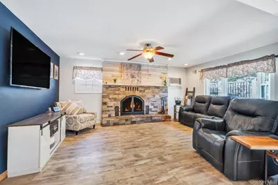 33 Peachtree Lane, Hicksville, NY 11801 - Photo 9