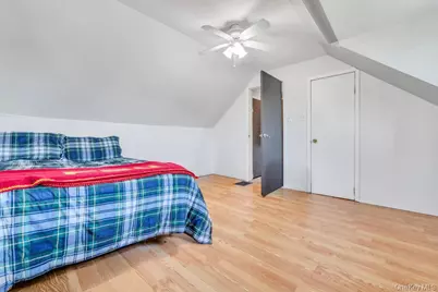 33 Peachtree Lane, Hicksville, NY 11801 - Photo 19