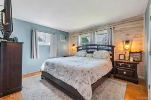 33 Peachtree Ln, Hicksville, NY 11801 - Photo 13
