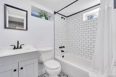 33 Peachtree Lane, Hicksville, NY 11801 - Photo 17