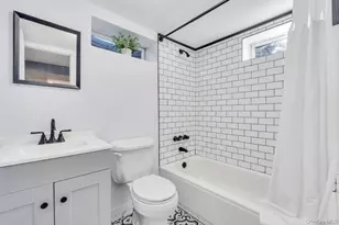 33 Peachtree Ln, Hicksville, NY 11801 - Photo 17