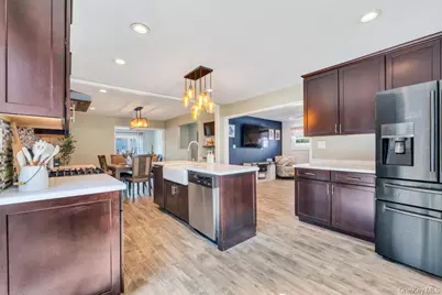 33 Peachtree Lane, Hicksville, NY 11801 - Photo 3