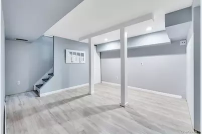 33 Peachtree Lane, Hicksville, NY 11801 - Photo 23