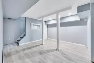 33 Peachtree Ln, Hicksville, NY 11801 - Photo 23