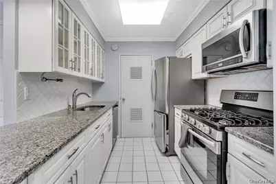 21 Lake Street #6J, White Plains, NY 10603 - Photo 13