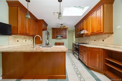 24 Johns Boulevard, Poughkeepsie, NY 12603 - Photo 3
