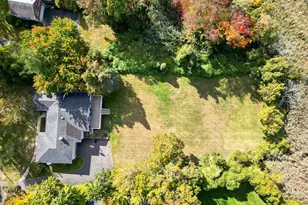 24 Hemlock Dr, Great Neck, NY 11024 - Photo 9