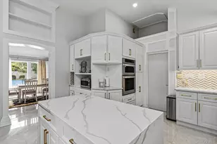 18 Sherwood Ln, Roslyn Heights, NY 11577 - Photo 13