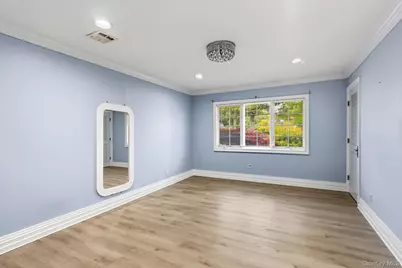 18 Sherwood Lane, Roslyn Heights, NY 11577 - Photo 21