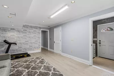 18 Sherwood Lane, Roslyn Heights, NY 11577 - Photo 29