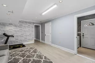 18 Sherwood Ln, Roslyn Heights, NY 11577 - Photo 29