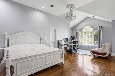 18 Sherwood Lane, Roslyn Heights, NY 11577 - Photo 15