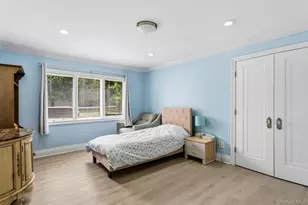 18 Sherwood Ln, Roslyn Heights, NY 11577 - Photo 25