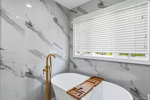 18 Sherwood Ln, Roslyn Heights, NY 11577 - Photo 19