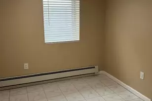 315 Cedar Ct, Copiague, NY 11726 - Photo 9