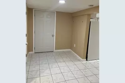 315 Cedar Court, Copiague, NY 11726 - Photo 5