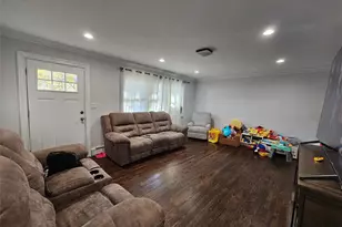 228 Hudson Ave, Lake Grove, NY 11755 - Photo 3