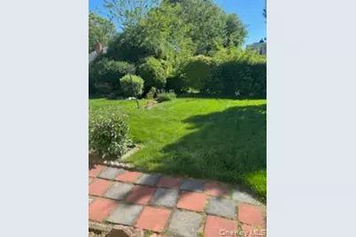1210 Terrace Boulevard, New Hyde Park, NY 11040 - Photo 9