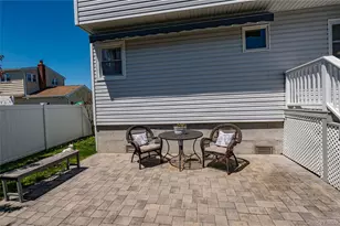 43 Spruce Pl, Lindenhurst, NY 11757 - Photo 23