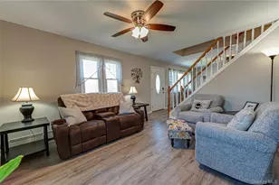 43 Spruce Pl, Lindenhurst, NY 11757 - Photo 3