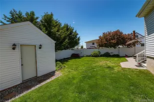 43 Spruce Pl, Lindenhurst, NY 11757 - Photo 25