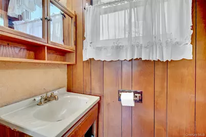 211 Lynbrook Street, Islip Terrace, NY 11752 - Photo 19