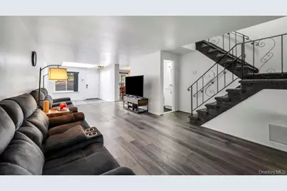 207 Skyline Drive, Coram, NY 11727 - Photo 5