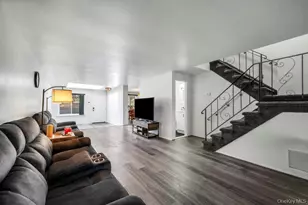 207 Skyline Dr, Coram, NY 11727 - Photo 5