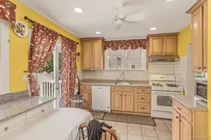 38 Wood St, Lynbrook, NY 11563 - Photo 5