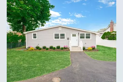 27 Old Farmingdale Road, West Babylon, NY 11704 - Photo 1
