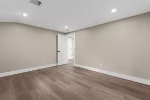27 Old Farmingdale Rd, West Babylon, NY 11704 - Photo 11