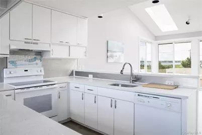 373 Dune Road, Westhampton Beach, NY 11978 - Photo 7