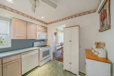 508 Davis Street, North Babylon, NY 11703 - Photo 9