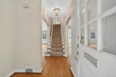395 Packman Avenue, Mount Vernon, NY 10552 - Photo 3
