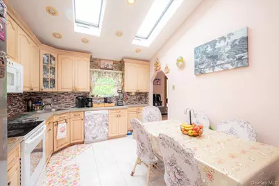 219 Kensington Avenue, Bayport, NY 11705 - Photo 9