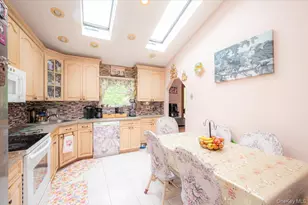 219 Kensington Ave, Bayport, NY 11705 - Photo 9